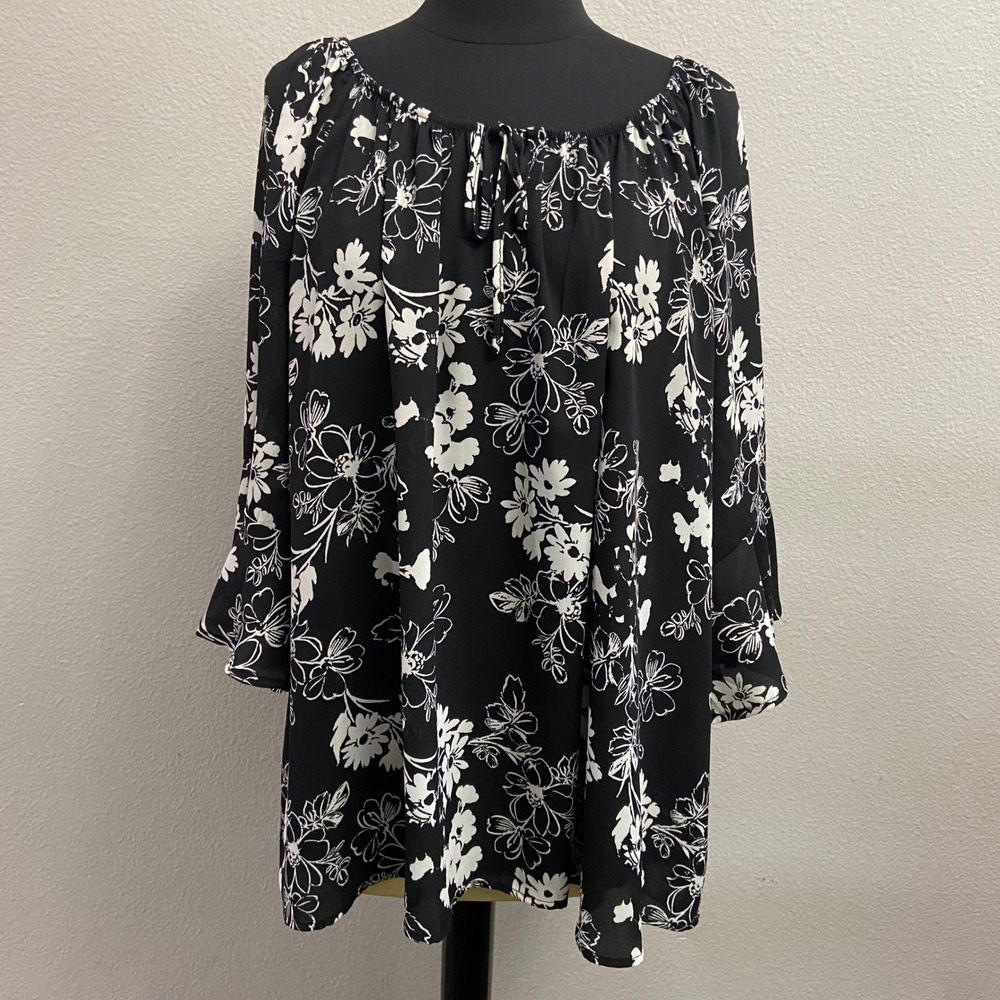 Torrid Size 2 Black White Floral‎ Print Off Shoulder Bell Sleeve Blouse Top NEW